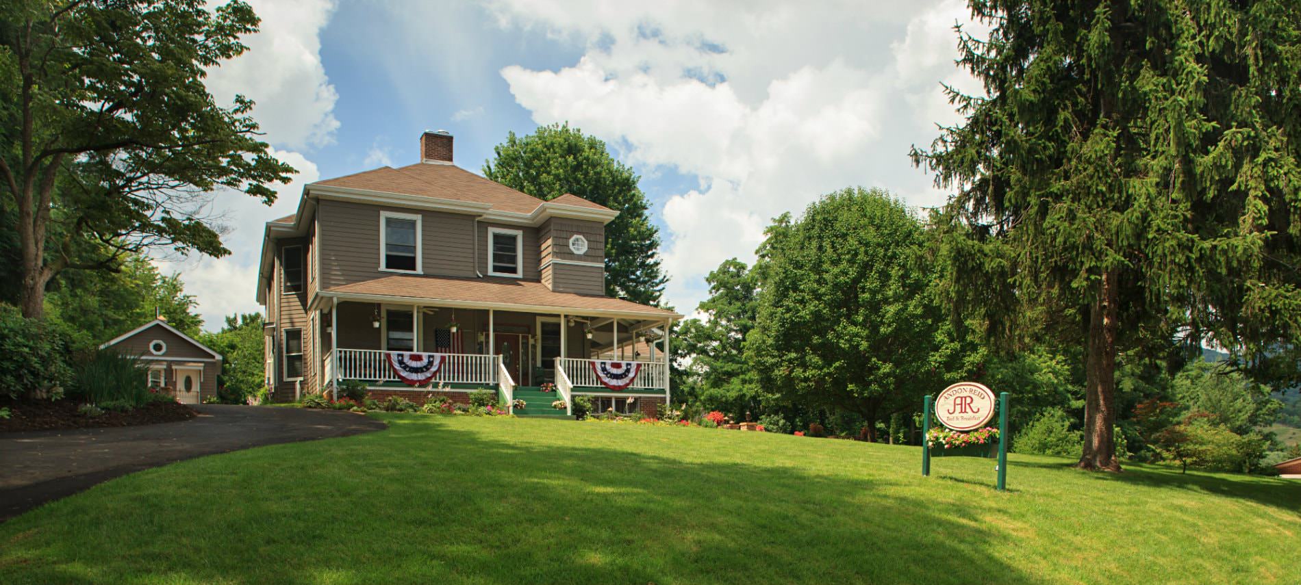 Western North Carolina Bed & Breakfast Inn In Historic Waynesville NC